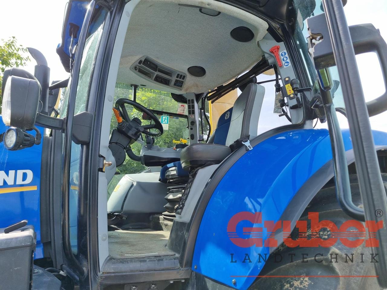 Traktor van het type New Holland T7.225 AC, Gebrauchtmaschine in Ampfing (Foto 11)