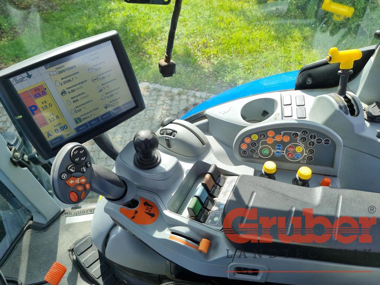 Traktor van het type New Holland T7.225 AC, Gebrauchtmaschine in Ampfing (Foto 13)