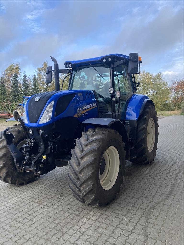 Traktor des Typs New Holland T7.225 AC, Gebrauchtmaschine in Stenstrup (Bild 2)