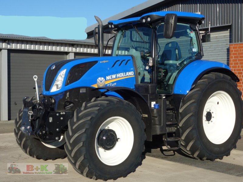 Traktor типа New Holland T7.225 AC, Gebrauchtmaschine в Kettenkamp