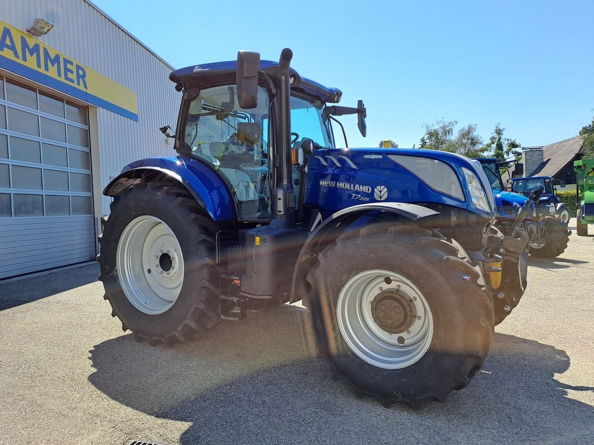 Traktor del tipo New Holland T7.225 Auto Command SideWinder II (Stage V), Neumaschine en Burgkirchen (Imagen 10)