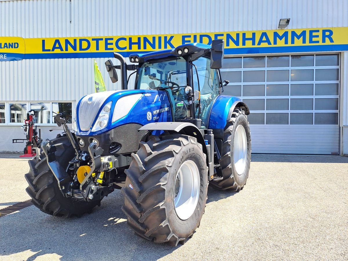 Traktor tipa New Holland T7.225 Auto Command SideWinder II (Stage V), Neumaschine u Burgkirchen (Slika 1)