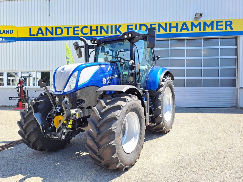 Traktor of the type New Holland T7.225 Auto Command SideWinder II (Stage V), Neumaschine in Burgkirchen (Picture 1)