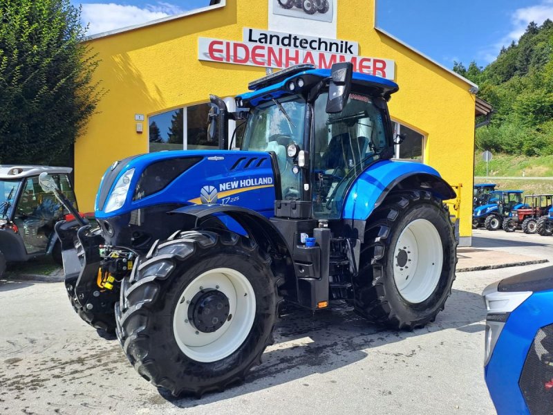 Traktor of the type New Holland T7.225 Auto Command SideWinder II (Stage V), Gebrauchtmaschine in Burgkirchen (Picture 1)