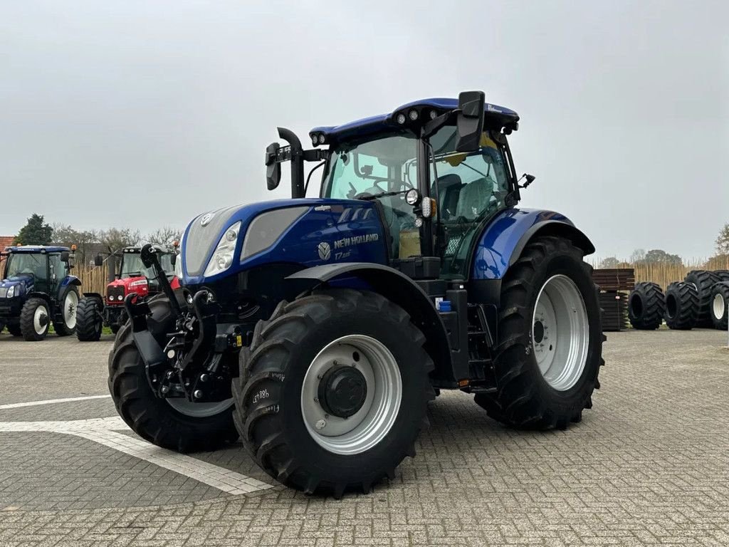 Traktor van het type New Holland T7.225 Auto command, Gebrauchtmaschine in BENNEKOM (Foto 3)