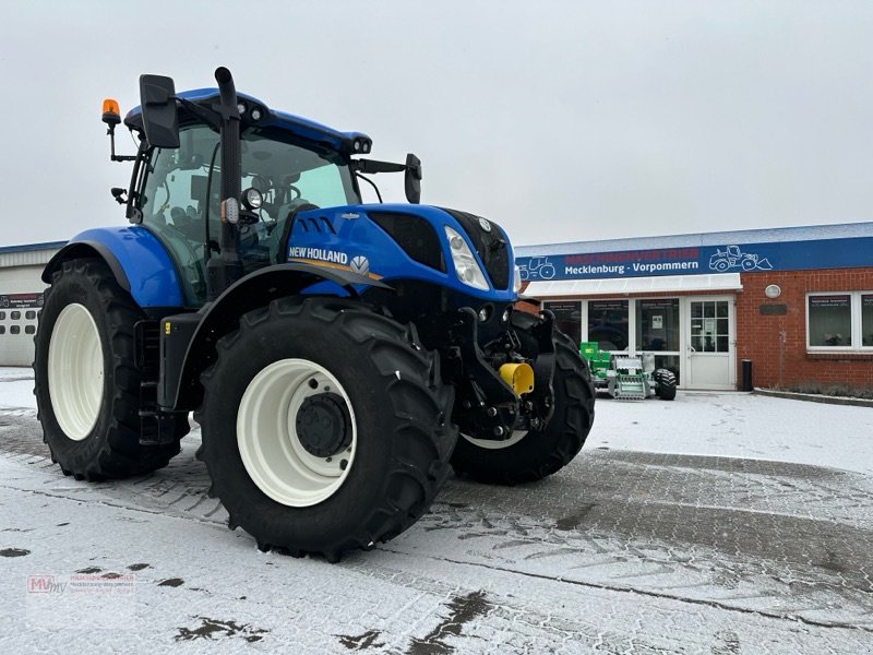 Traktor типа New Holland T7.225 AutoCommand / 860 h, Gebrauchtmaschine в Neubrandenburg (Фотография 1)