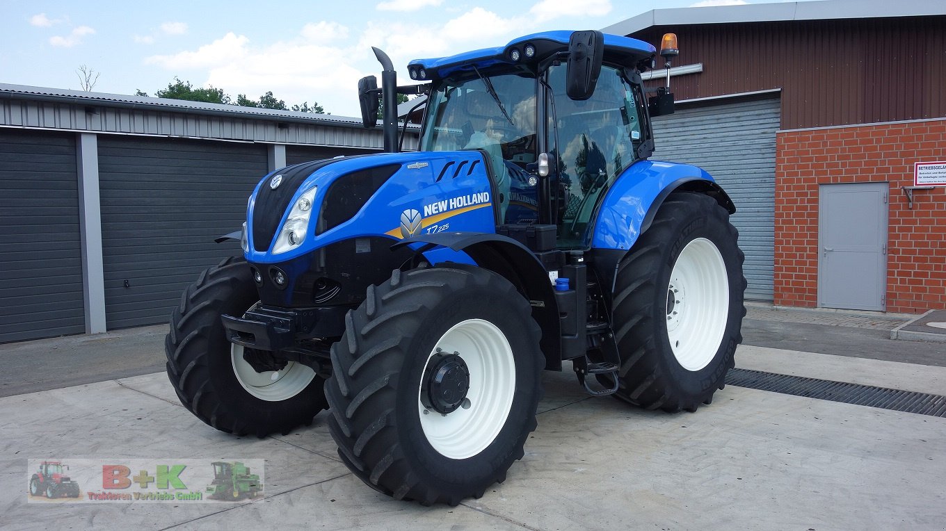 Traktor of the type New Holland T7.225 AutoCommand mit RangePoint RTX, Gebrauchtmaschine in Kettenkamp (Picture 1)