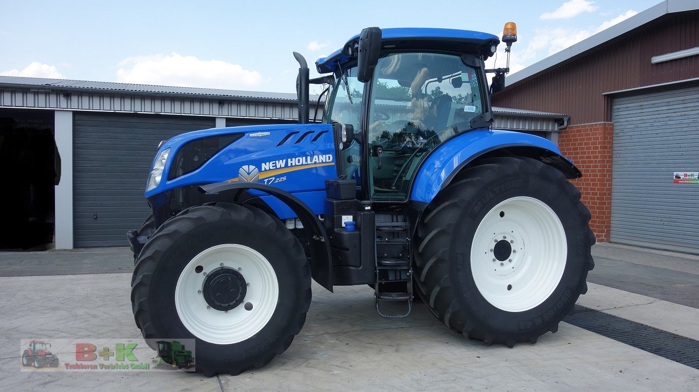 Traktor des Typs New Holland T7.225 AutoCommand mit RangePoint RTX, Gebrauchtmaschine in Kettenkamp (Bild 2)