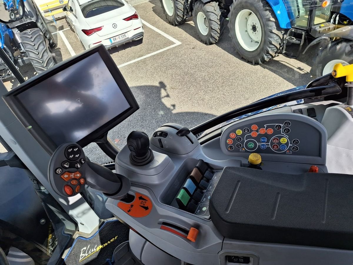 Traktor от тип New Holland T7.225 SideWinder II, Gebrauchtmaschine в Burgkirchen (Снимка 9)