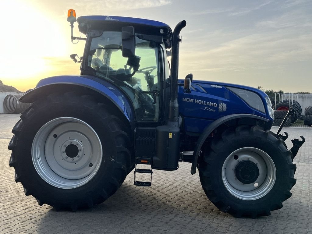 Traktor типа New Holland T7.225, Gebrauchtmaschine в Hapert (Фотография 5)