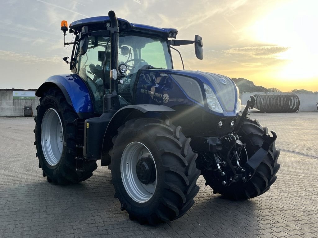 Traktor des Typs New Holland T7.225, Gebrauchtmaschine in Hapert (Bild 4)