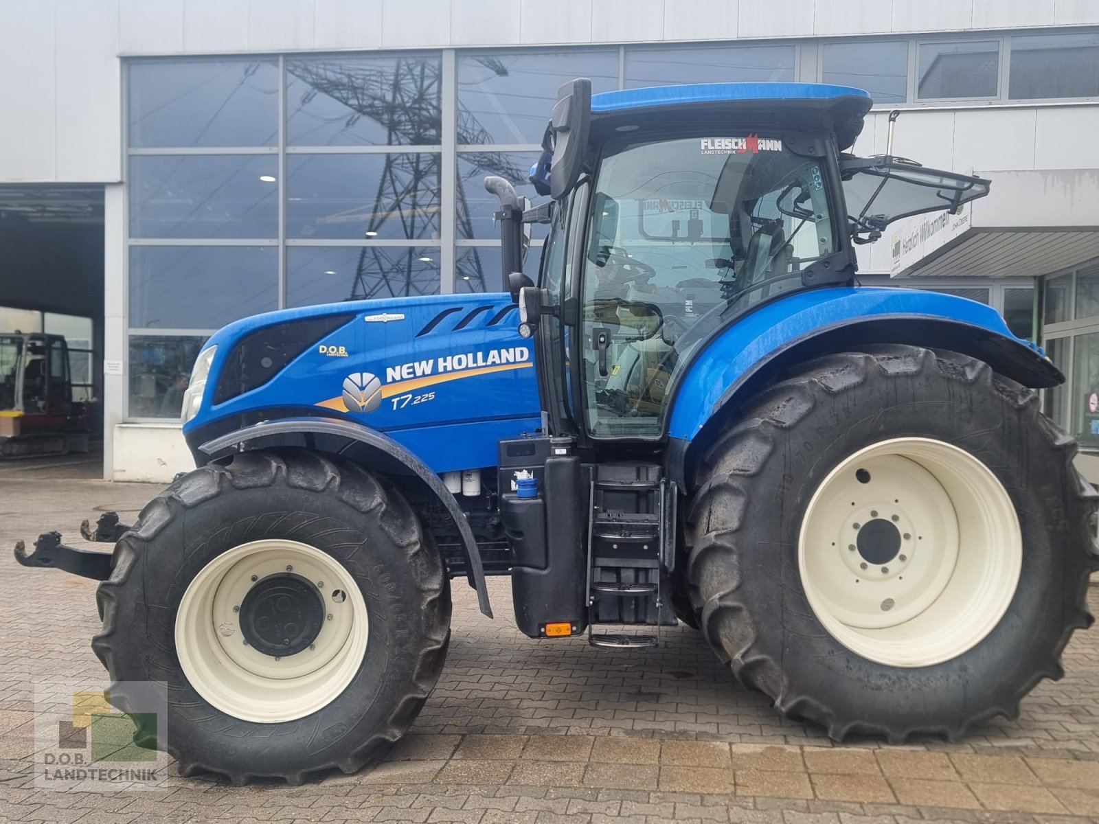 Traktor Türe ait New Holland T7.225, Gebrauchtmaschine içinde Regensburg (resim 3)