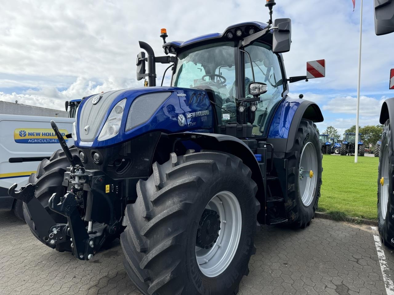 Traktor des Typs New Holland T7.230 AC NEW GEN, Gebrauchtmaschine in Hadsten (Bild 1)