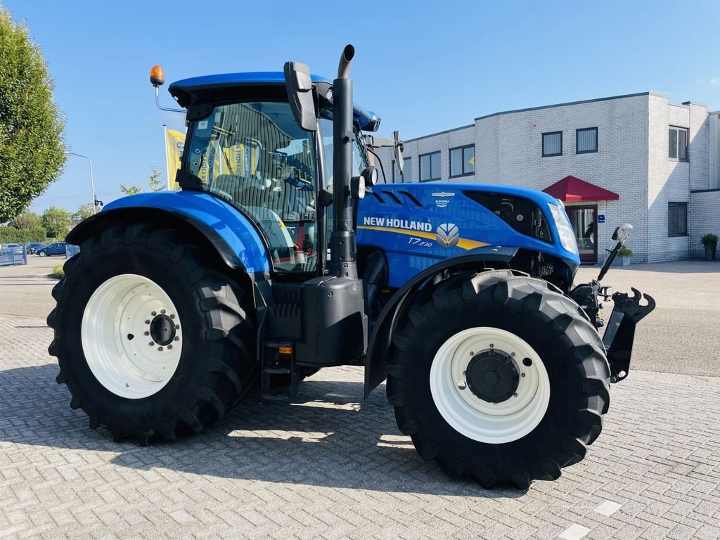 Traktor des Typs New Holland T7.230 AC Stage V Fronthef + PTO, Gebrauchtmaschine in BOEKEL (Bild 2)