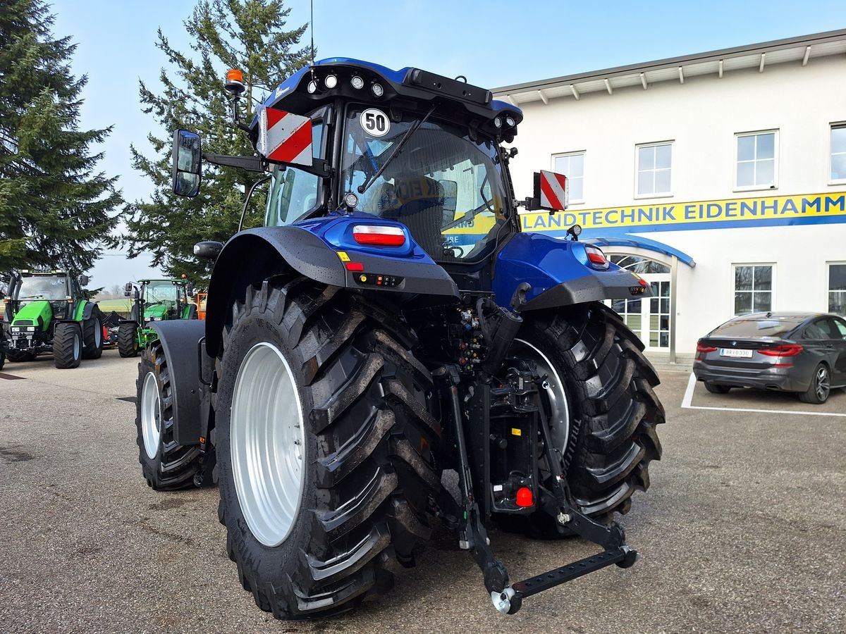 Traktor of the type New Holland T7.230 Auto Command SideWinder II (Stage V), Neumaschine in Burgkirchen (Picture 3)