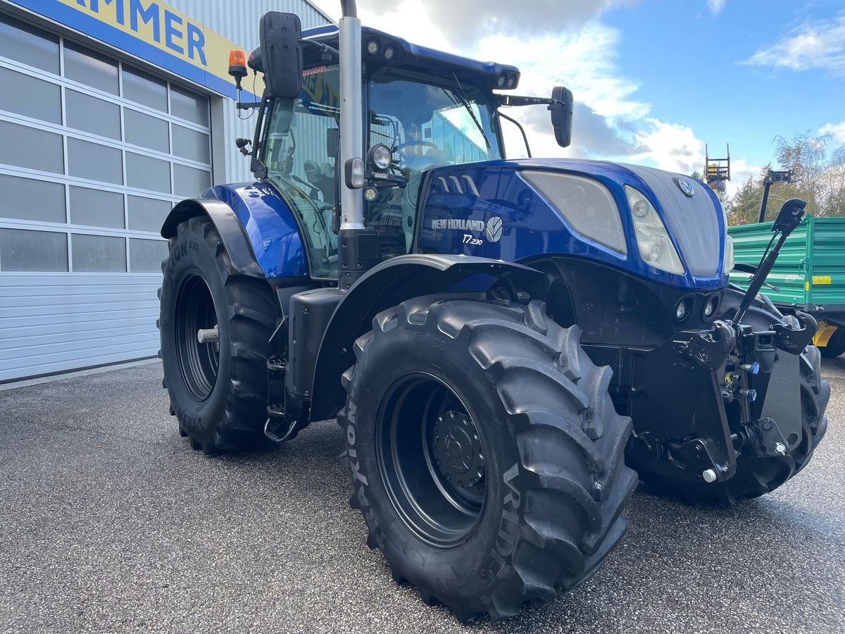 Traktor des Typs New Holland T7.230 Auto Command, Gebrauchtmaschine in Burgkirchen (Bild 2)