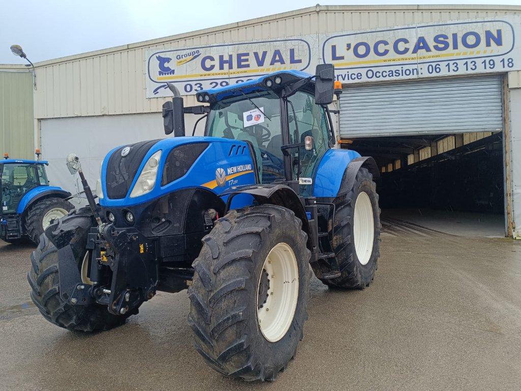 Traktor du type New Holland T7.230 SW N°16, Gebrauchtmaschine en Lérouville (Photo 10)