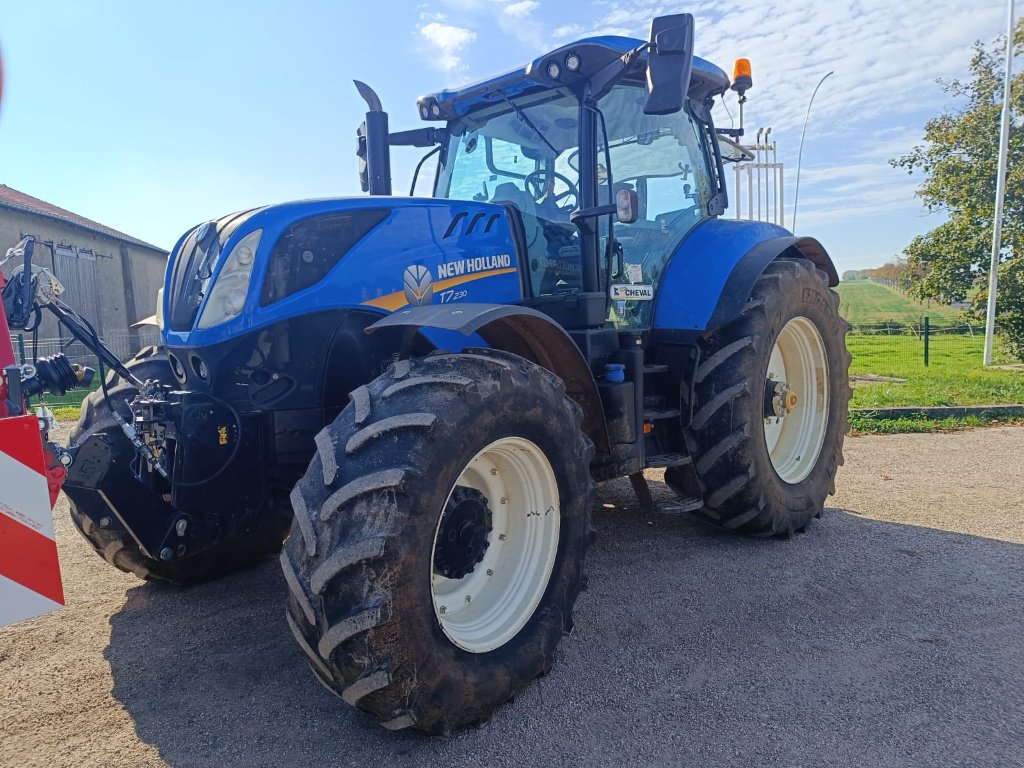 Traktor du type New Holland T7.230 SW N°16, Gebrauchtmaschine en LIMEY-REMENAUVILLE (Photo 2)