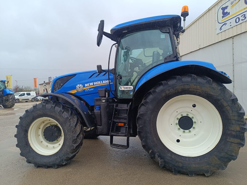 Traktor du type New Holland T7.230 SW N°16, Gebrauchtmaschine en Lérouville (Photo 3)