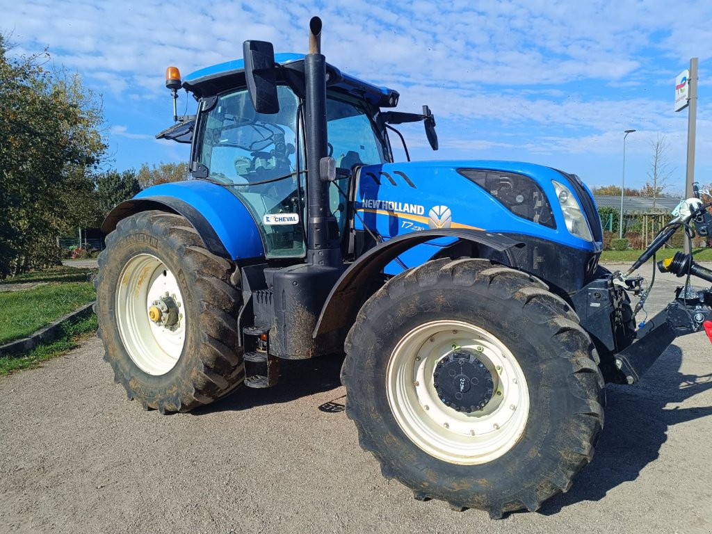 Traktor du type New Holland T7.230 SW N°16, Gebrauchtmaschine en LIMEY-REMENAUVILLE (Photo 1)