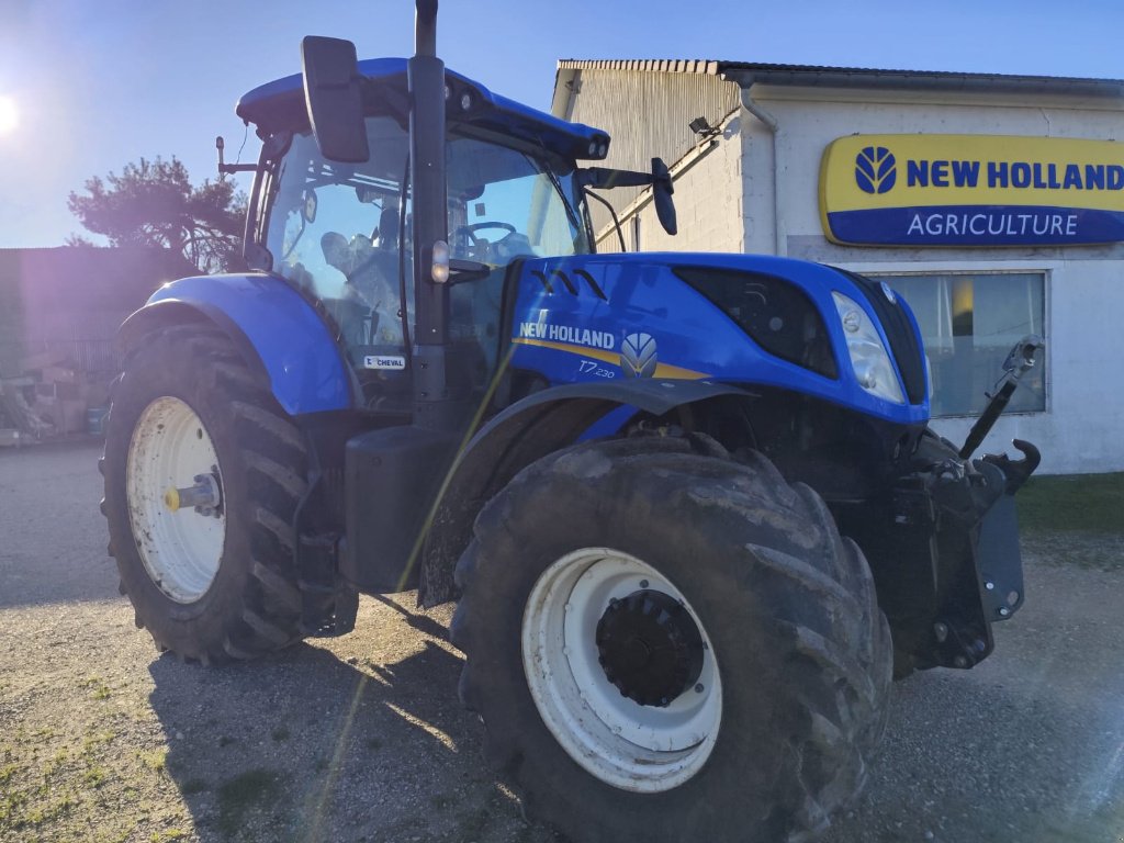 Traktor za tip New Holland T7.230 SW, Gebrauchtmaschine u Roches-sur-Marne (Slika 3)