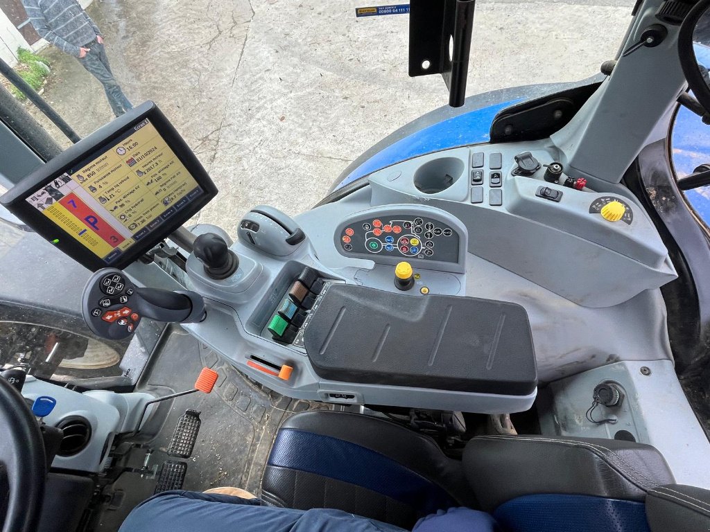 Traktor za tip New Holland T7.230 SW, Gebrauchtmaschine u Roches-sur-Marne (Slika 7)