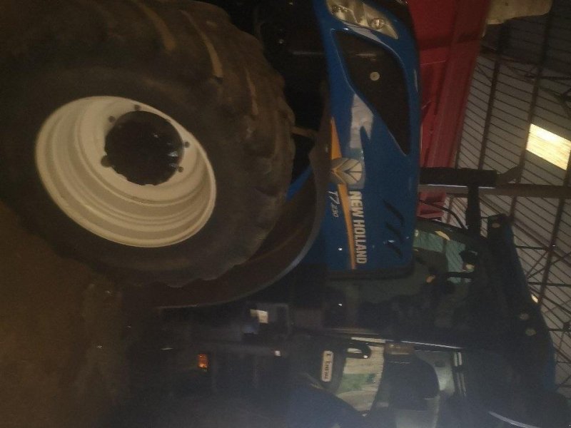 Traktor Türe ait New Holland t7.230 sw, Gebrauchtmaschine içinde CHAUVONCOURT (resim 1)