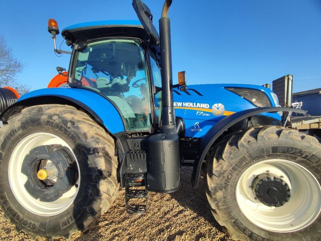 Traktor des Typs New Holland T7.230, Gebrauchtmaschine in FRESNAY LE COMTE (Bild 1)