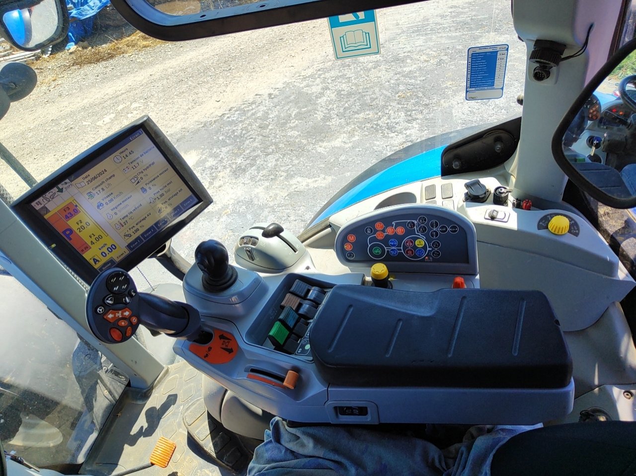 Traktor του τύπου New Holland T7.235 AC, Gebrauchtmaschine σε Chauvoncourt (Φωτογραφία 11)