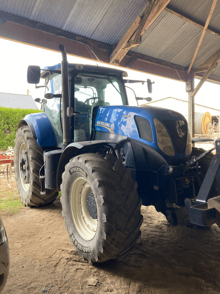 Traktor du type New Holland T7.235 AUTO COMMAND, Gebrauchtmaschine en TREMEUR (Photo 1)