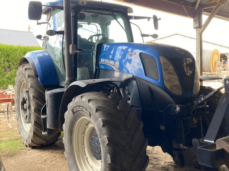 Traktor des Typs New Holland T7.235 AUTO COMMAND, Gebrauchtmaschine in TREMEUR (Bild 1)