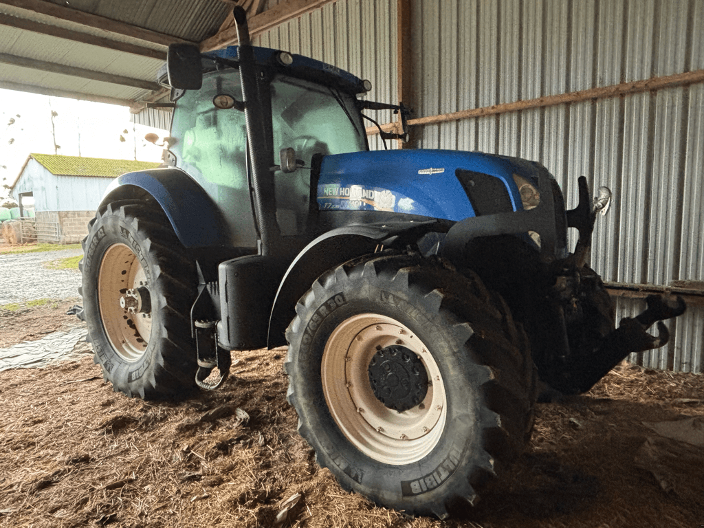 Traktor of the type New Holland T7.235 AUTO COMMAND, Gebrauchtmaschine in TREMEUR (Picture 1)