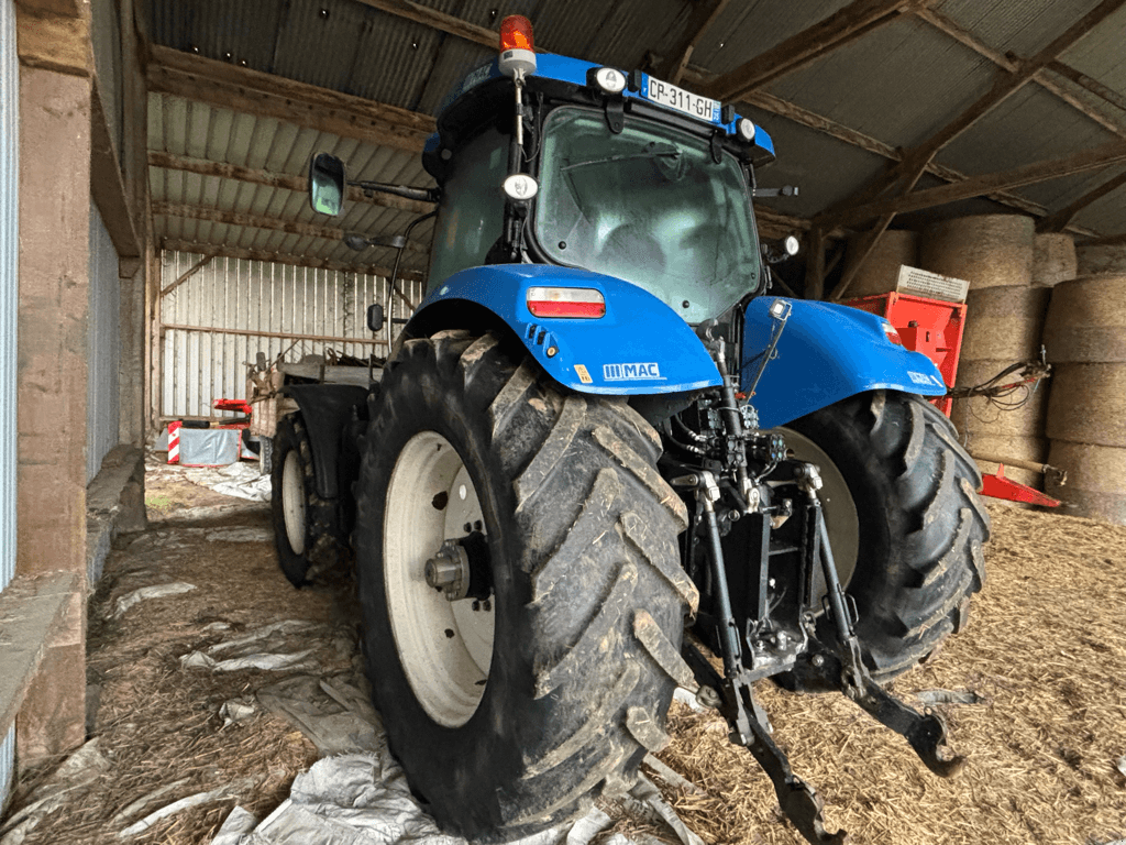 Traktor of the type New Holland T7.235 AUTO COMMAND, Gebrauchtmaschine in TREMEUR (Picture 4)