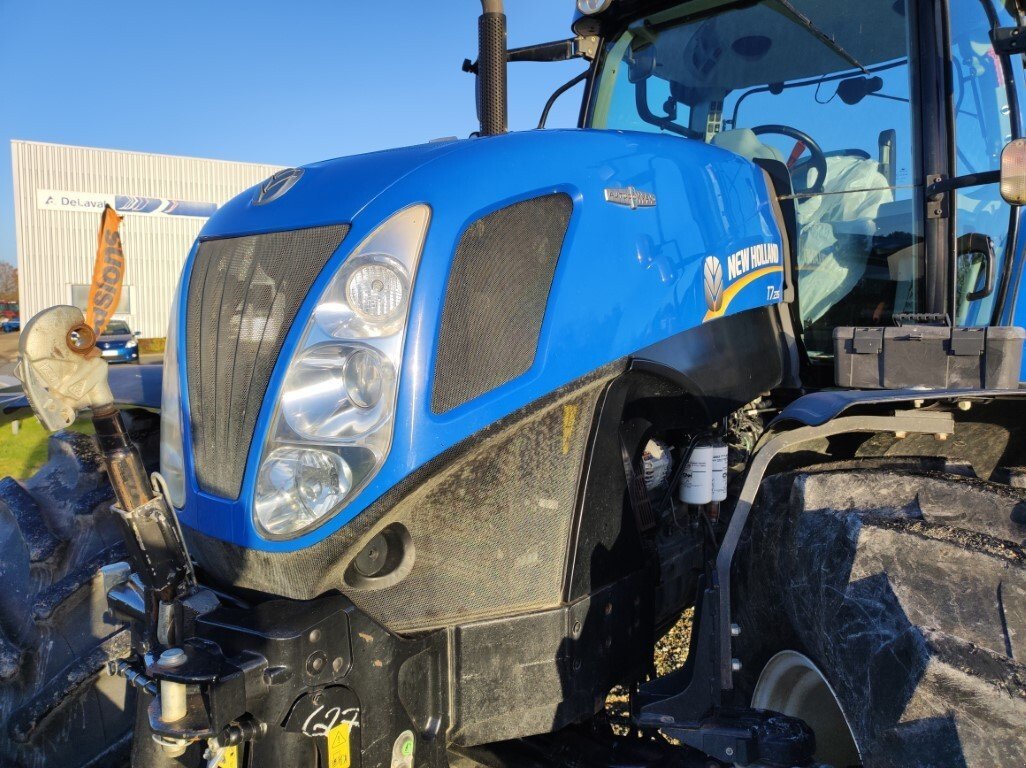 Traktor типа New Holland T7.235AC, Gebrauchtmaschine в Laval (Фотография 11)