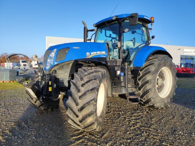 Traktor van het type New Holland T7.235AC, Gebrauchtmaschine in Le Horps (Foto 1)