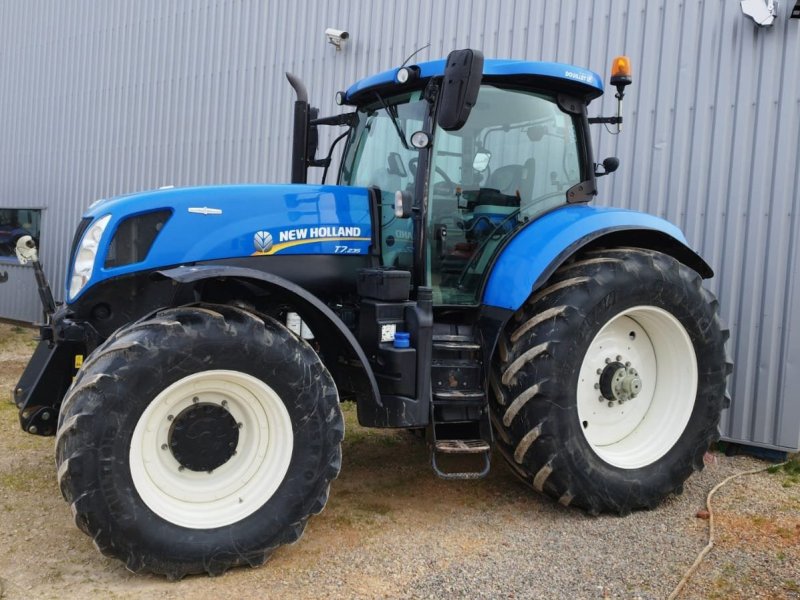 Traktor of the type New Holland T7.235AC, Gebrauchtmaschine in Le Horps (Picture 1)