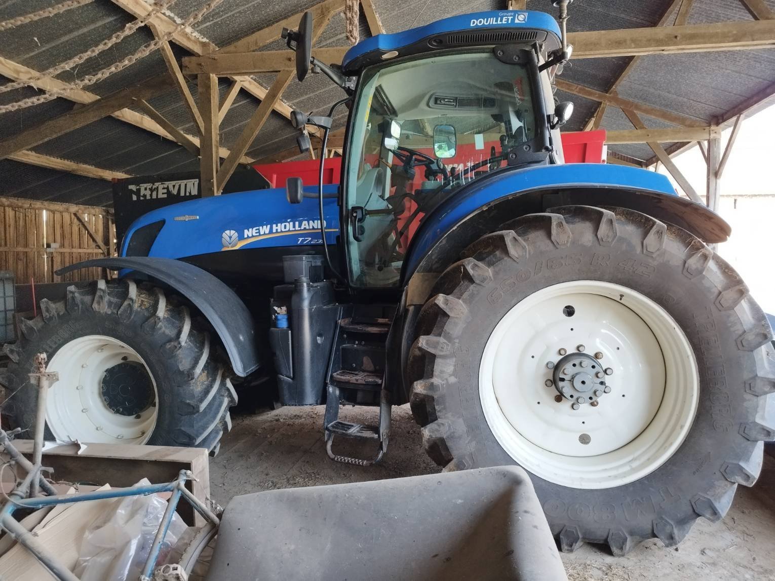 Traktor of the type New Holland T7.235ACSWII, Gebrauchtmaschine in Montenay (Picture 11)