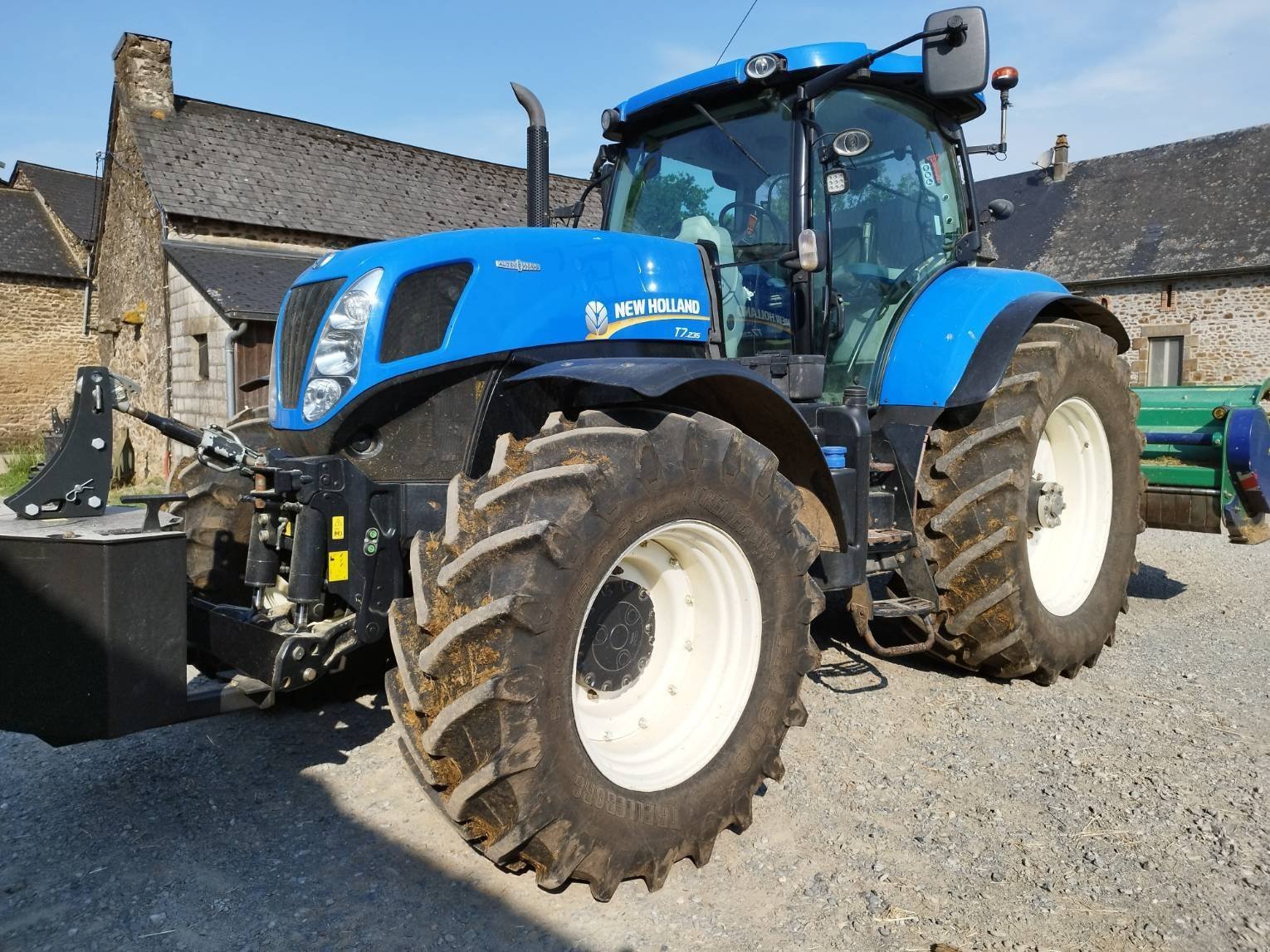 Traktor van het type New Holland T7.235ACSWII, Gebrauchtmaschine in Montenay (Foto 1)