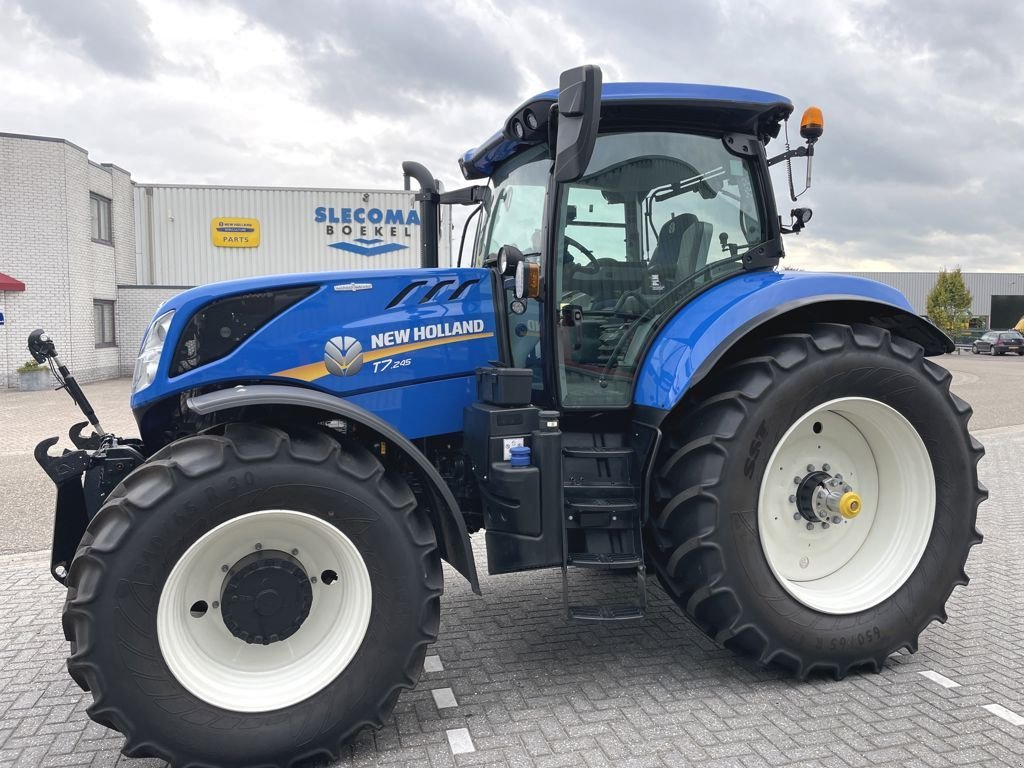 Traktor des Typs New Holland T7.245 AC stage V Fronthef, Gebrauchtmaschine in BOEKEL (Bild 9)