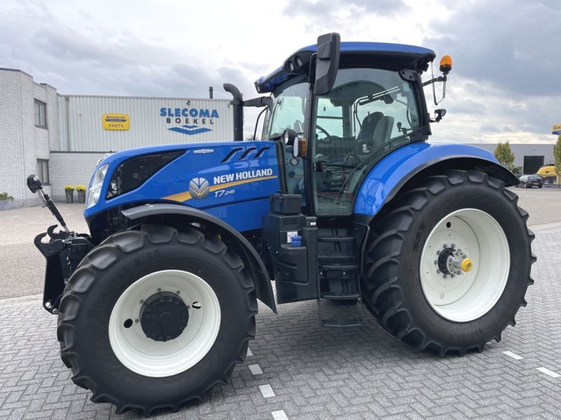 Traktor van het type New Holland T7.245 AC stage V Fronthef, Gebrauchtmaschine in BOEKEL (Foto 1)