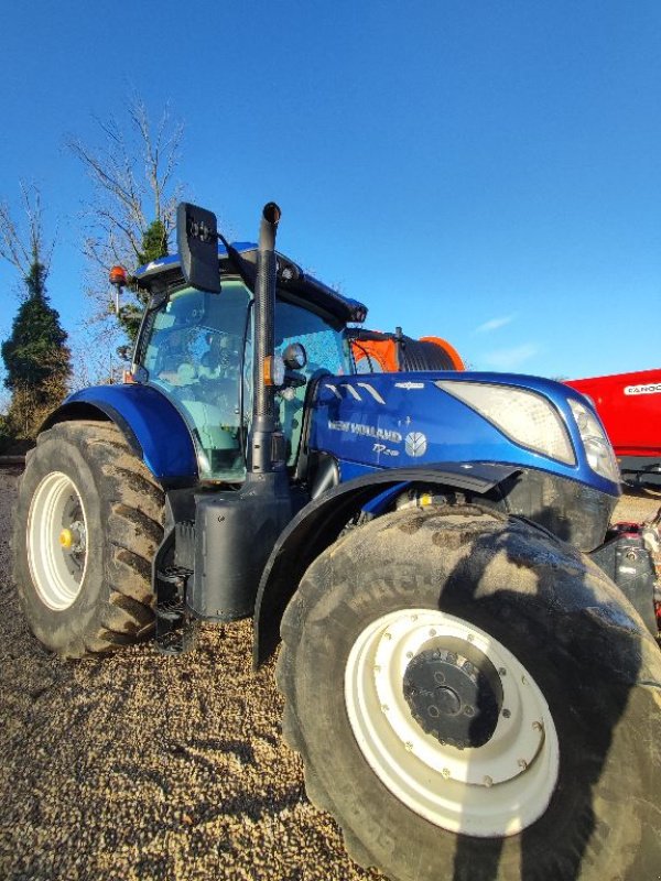 Traktor of the type New Holland T7.245 AC, Gebrauchtmaschine in FRESNAY LE COMTE (Picture 1)