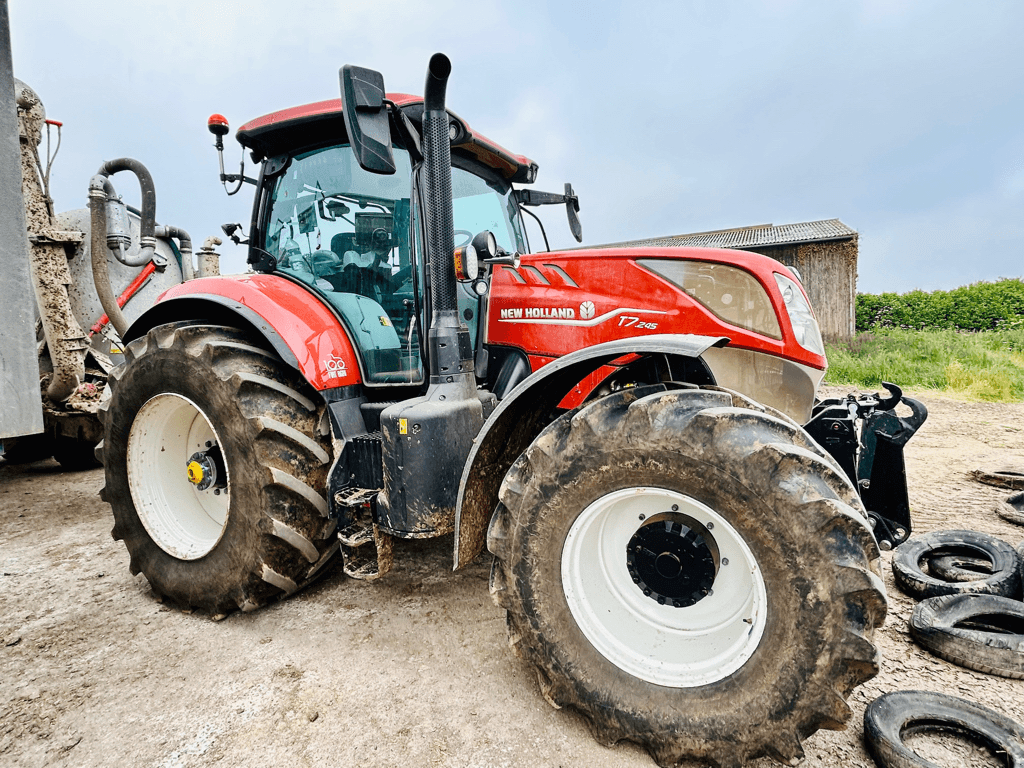 Traktor of the type New Holland T7.245 PC SWII S5, Gebrauchtmaschine in CONDE SUR VIRE (Picture 1)