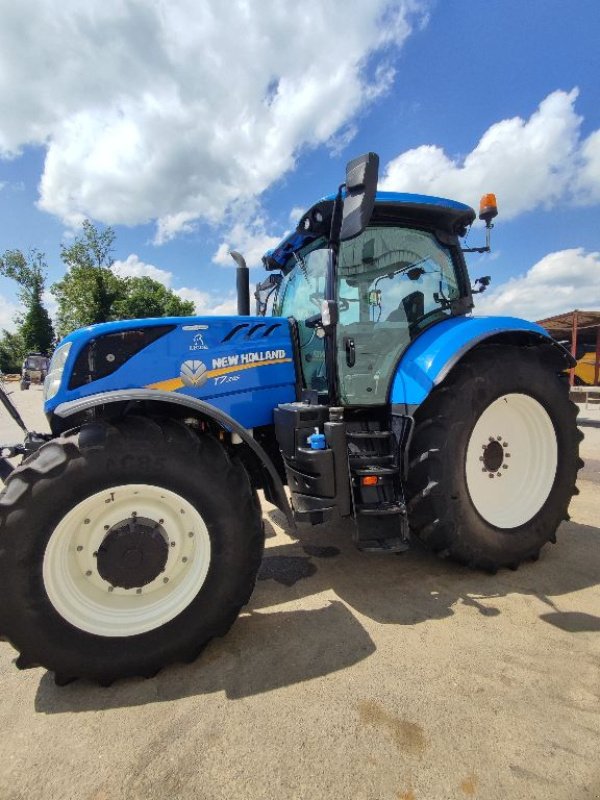 Traktor of the type New Holland T7.245, Gebrauchtmaschine in FRESNAY LE COMTE (Picture 1)