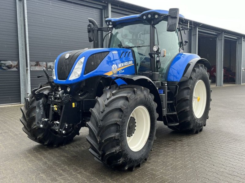 Traktor of the type New Holland T7.245, Gebrauchtmaschine in Hapert (Picture 1)