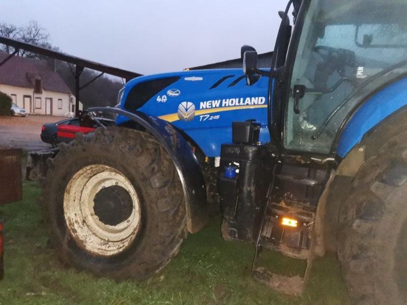 Traktor of the type New Holland T7.245AC, Gebrauchtmaschine in BRAY en Val (Picture 3)