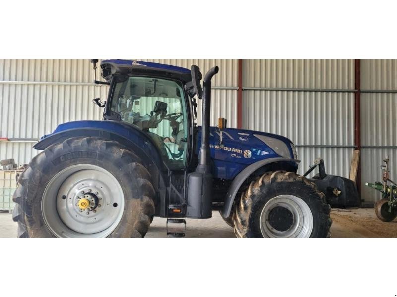 Traktor типа New Holland T7.245AC, Gebrauchtmaschine в BRAY en Val (Фотография 3)