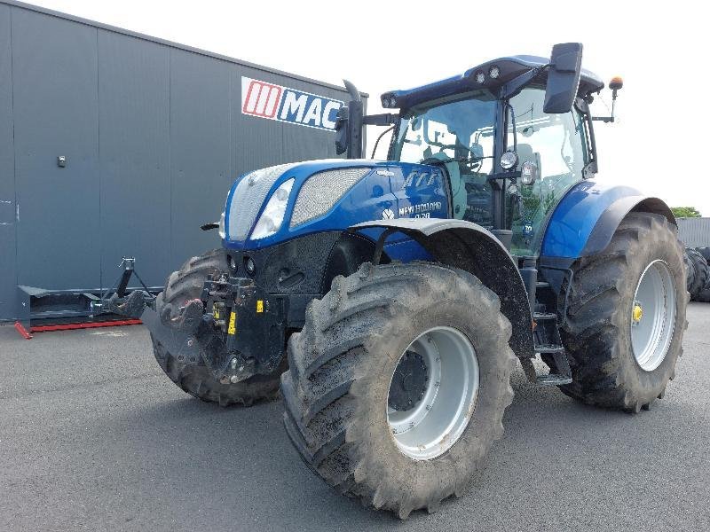 Traktor of the type New Holland T7245AC, Gebrauchtmaschine in CHATEAUBRIANT CEDEX (Picture 1)