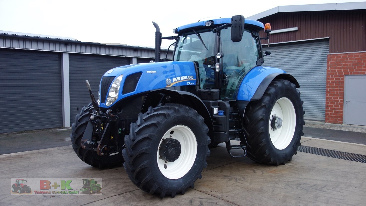 Traktor of the type New Holland T7.250 AutoCommand, Gebrauchtmaschine in Kettenkamp (Picture 1)