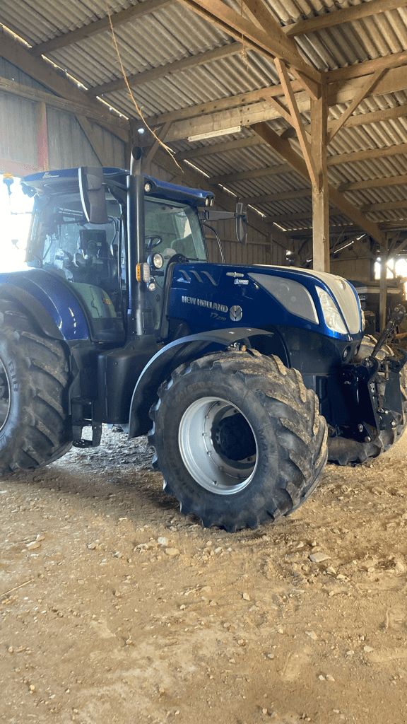 Traktor от тип New Holland T7.270 AC S5, Gebrauchtmaschine в TREMEUR (Снимка 3)