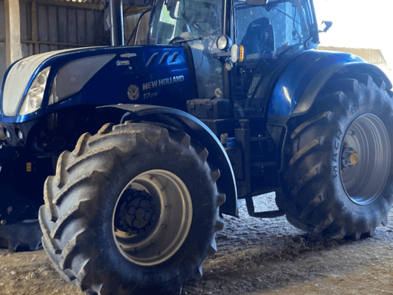 Traktor от тип New Holland T7.270 AC S5, Gebrauchtmaschine в TREMEUR